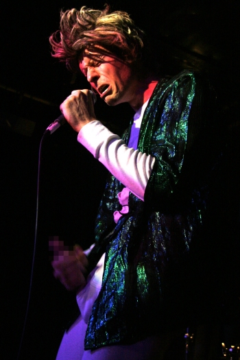 kuntlive.jpg (112496 bytes)